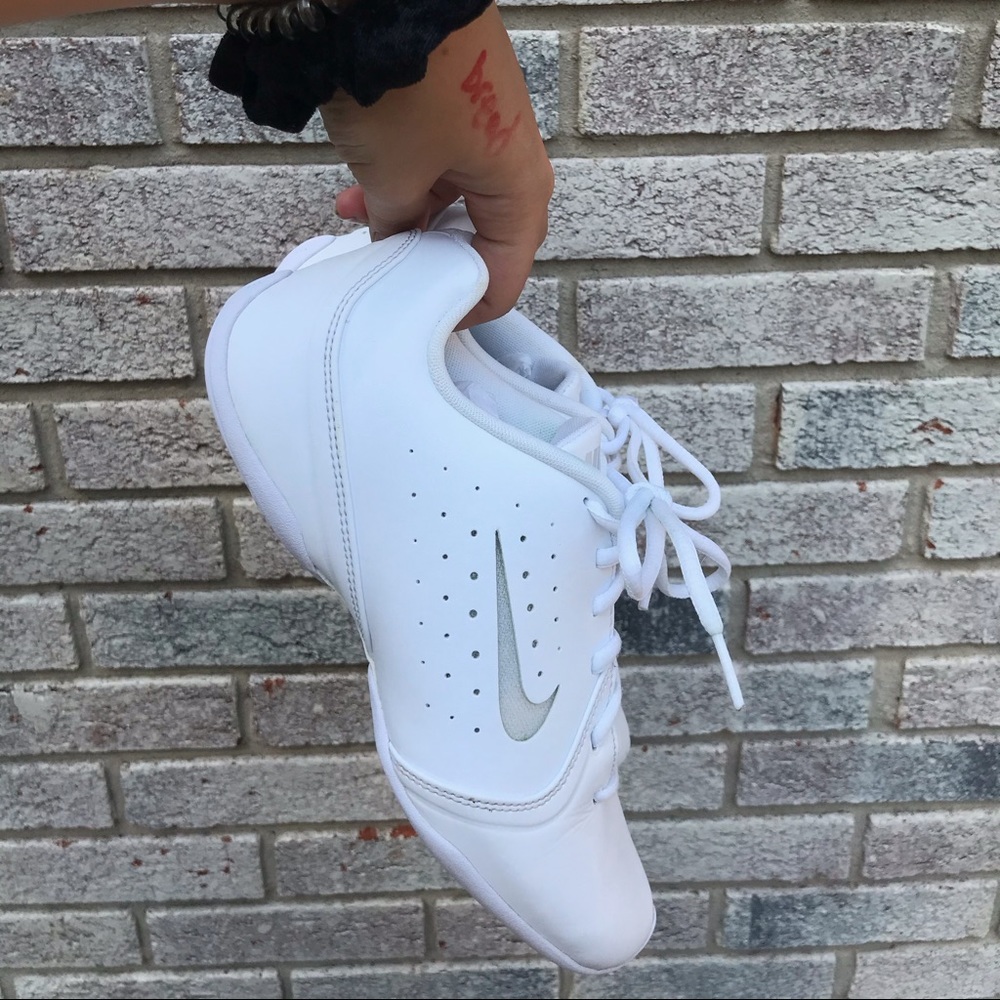 Nike Cheerleading Shoes W 7.5 (Like New)